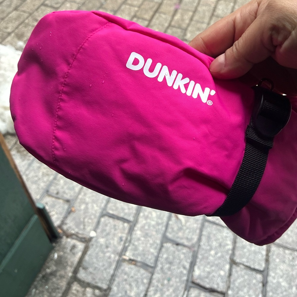 Dunkin’ Donuts Limited, edition mitten